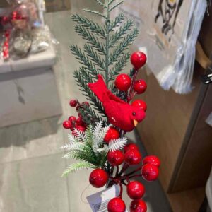 03325a6e-9275-46d1-b74b-970c5f868a8f.jpg Декоративна гілка "Хвоя з червоними ягодами" 32 см