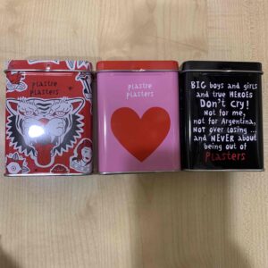 09bf2a56-b4d0-4e1b-8985-103e5f510397.jpg Набір пластирів Tiger в жестяній коробці 30 шт