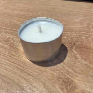 0e24af70-53d1-4d73-8d8a-db41eca0df11.jpg Свічка ручної роботи Чайна (соєвий віск) у жестяній підставці