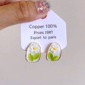 150a9953-9b20-468d-9381-67871cb148dd.jpg Сережки акрил на металевій основі "Квіти" білі (10544)