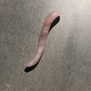 Масажер з натурального каменю Рожевий Кварц паличка зігнута (12*2 см)