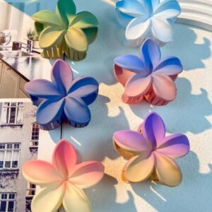 Заколка-краб для волосся «Тропічна квітка» M (6 см) матова мікс 1 шт