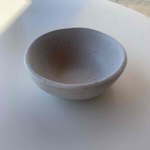 24357f14-893e-4fa2-bc04-d9a7c5e8a315.jpg Тарілка керамічна для їжі/дрібниць/прикрас маленька сіра (8 см)