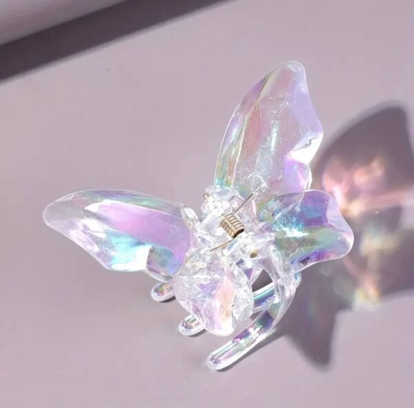 243d0dc7-87e4-4715-82e3-e8bbbe887c6e.jpg Заколка-краб для волосся "Метелик" M (7 см) прозорий райдужний
