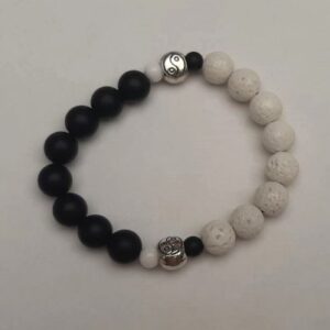 28913a39-76ad-4f50-8da5-efc30ae478bf.jpg Браслет натур. Корал губчастий білий та Шунгіт чорний 10 мм стрейч