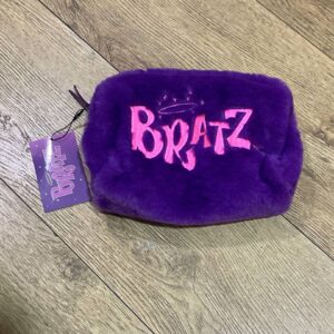 29bc814d-af99-4947-8662-ec497e4449b3.jpg Косметичка об'ємна "Bratz" Primark плюшева фіолетова