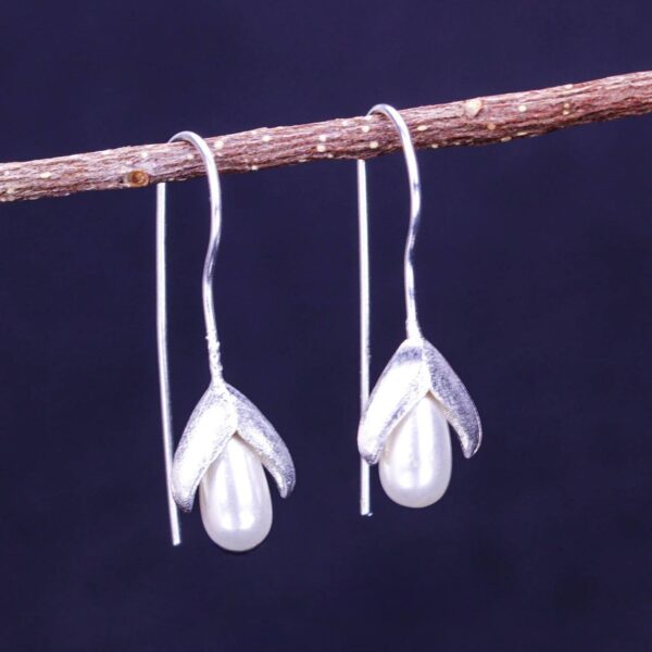 Сережки металеві "Квіти" з перловою серцевиною срібні (10431)