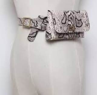 Сумочка жіноча поясна зміїний принт еко-шкіра бежева