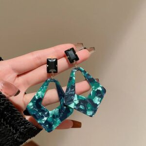 3ddaefd6-bfbe-400f-a262-6da2423ed26c.jpg Сережки акрилові геометричні зелені (8049)