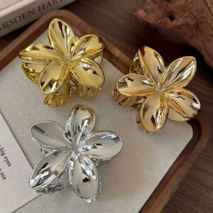 Заколка-краб для волосся «Тропічна квітка» M (6 см) металік 1 шт