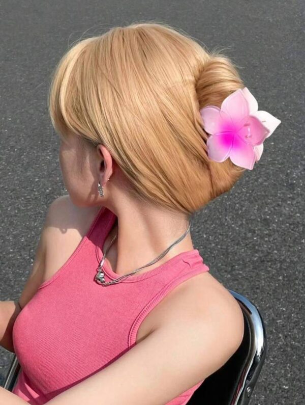 40ab359d-8b3d-48a2-b339-641cc05f150f.jpg Заколка-краб для волосся «Тропічна квітка» L (7-8 см) 1 шт