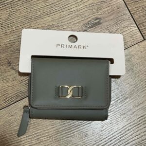 41a7dd2a-4529-401b-a3f0-c974ad305575.jpg Гаманець Primark з золотистою деталлю хакі