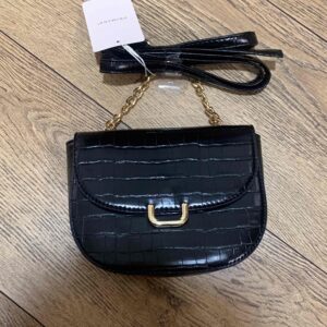 451018d6-fbfd-45a3-be3e-97f4b7e50d4a.jpg Сумочка-міні сідловидна Primark ефект крокодила чорна