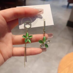 Сережки-моностиль металеві "Квіти" з підвіскою зелені (10242)