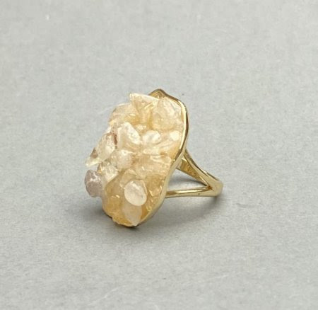 Каблучка з натур. кам. Цитрин/ золотистий метал 30х26 мм (регулюється)