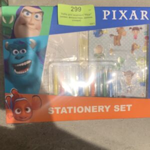 4c3c1443-b6d5-4cb2-aea2-93473f677cff.jpg Набір для творчості "Pixar" (олівці, фломастери, наліпки, стікери)