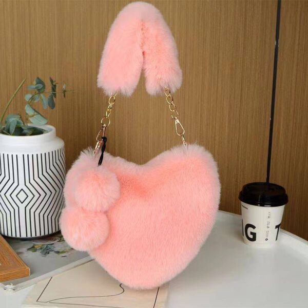 Сумочка плюшева/ екохутро "Серце" на ланцюжку рожева