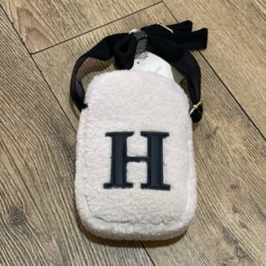 Сумочка-міні Primark для телефону "Тедді/ Буква" з еко-хутра молочна