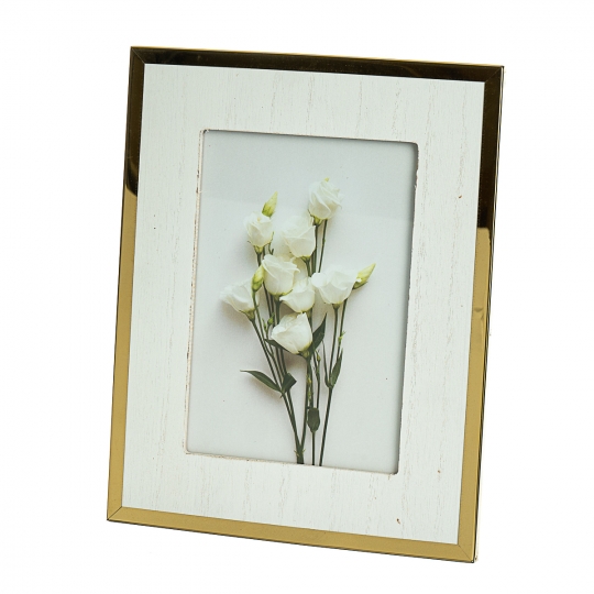 Фоторамка з золотою рамкою 20*25