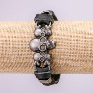 Браслет чоловічий еко-шкіра "Черепи" чорний на застібці