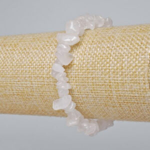 6bcd1b6c-ac22-47ce-ab3b-39501120c5f3.jpg Браслет натур. Гірський кришталь білий крихта 9 мм стрейч