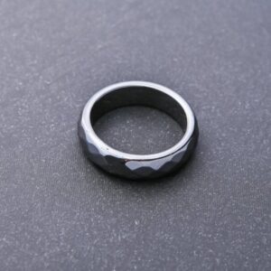 Каблучка з натурального каменю Гематит грановане h-6мм b-3мм