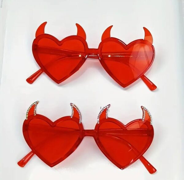 Окуляри карнавальні "Серце диявола" червоні