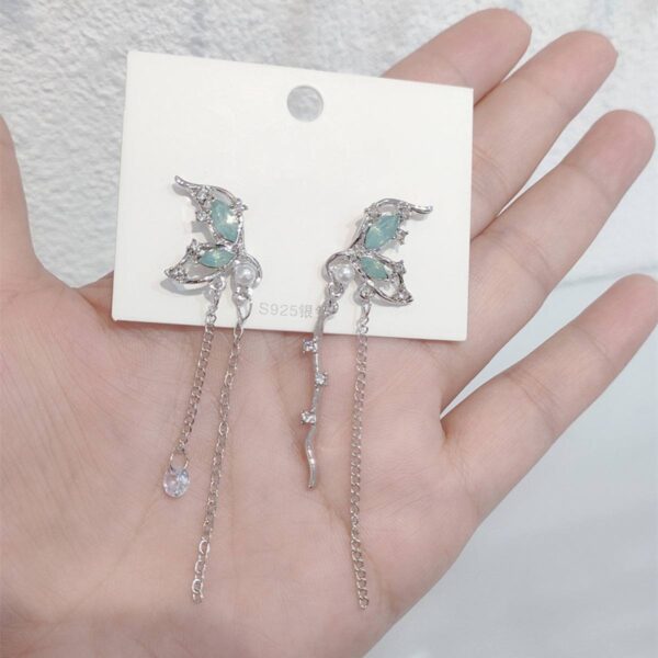 78d4c904-c800-4d47-8f30-495bc3787fcf.jpg Сережки металеві "Метелики" срібні з блакитними камінцями (10226)