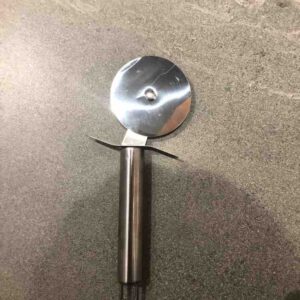 7a7ea4c6-1ec6-4392-9930-b2c61da09c73.jpg Ніж для піци з нержавіючої сталі одноколісний