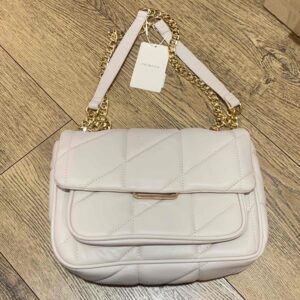 8fe07440-200d-4451-9cce-0eea43cb550a.jpg Сумочка-клатч Primark дута стьобана біла