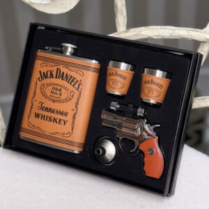923a49ea-21d5-4f1b-942e-cc84335b1870.jpg Набір чоловічий подарунковий "Jack Daniels" Фляга/рюмки/запальничка (23*17,5*4 см)