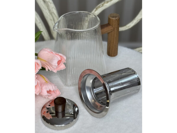 Чайник для заварювання скляний з дерев'яною ручкою та ситечком ребристий 550 мл