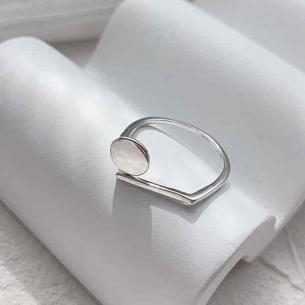 Каблучка жіноча "Геометрична" з камінцем срібна (7390)