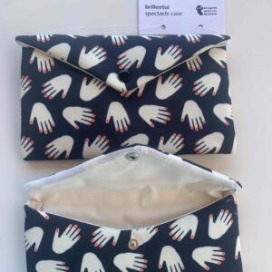 a19e868d-8664-4668-88e6-43f1e8af178e.jpg Футляр-конверт/клатч для окулярів тканинний "Руки" чорний Tiger