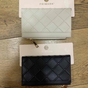 a452897d-7fb9-44bc-95db-b84359650c81.jpg Гаманець Primark компактний широкий в ромбик чорний/молочний