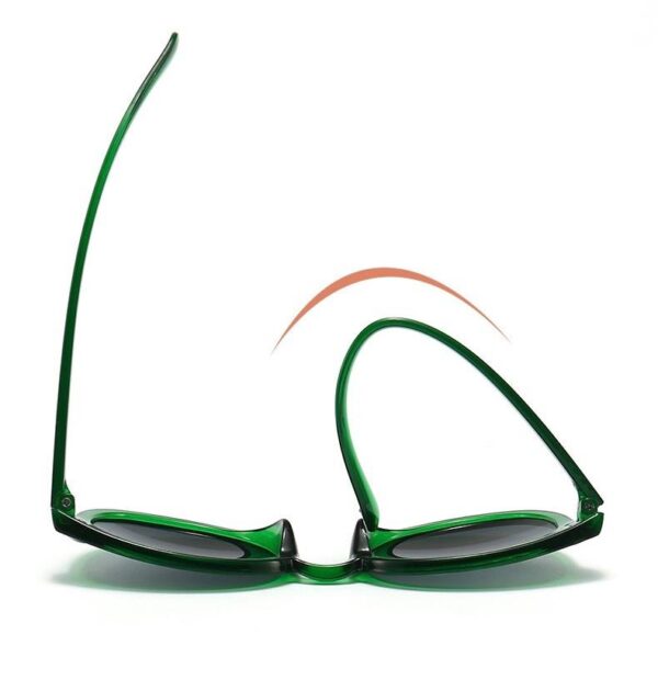 Окуляри дитячі сонцезахисні круглі чорне скло в кольоровій оправі (10105)