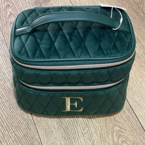 af560a39-971f-478a-b6f8-c37b625197a1.jpg Косметичка-кейс Primark "Буква" овальна велюрова смарагдова