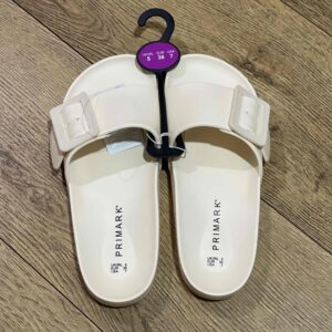 b03ae040-4e47-4cee-a948-502d01a08541.jpg Шльопанці жіночі резинові Primark з регульованим ремінцем беж