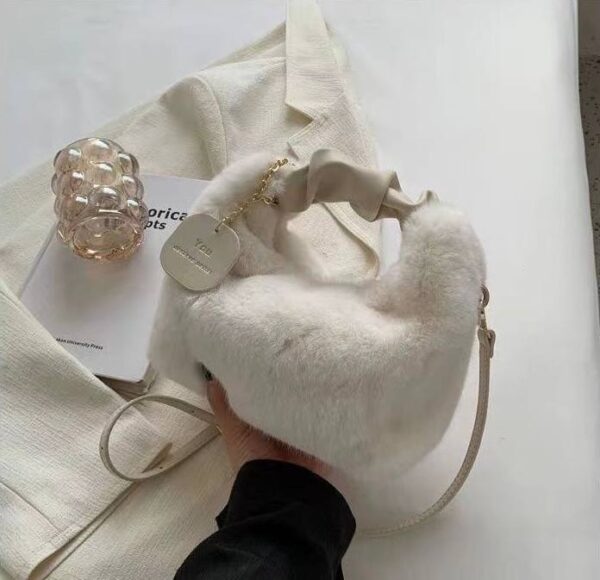 Сумочка-Міні плюшева/ екохутро біла