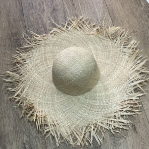 b39144aa-5c99-433a-b011-ea324e64a64c.jpg Капелюх жіночий Primark солом'яний з широкими полями та бахромою