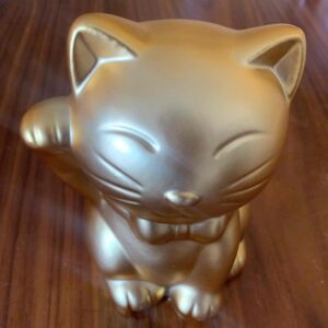 Скарбничка "Котик з лапкою" золота