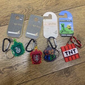 babd7c55-d93c-4be2-809e-b3dc8fa27892.jpg Брелок силіконовий "Minecraft/Harry Potter/Batman/Bratz" Primark з карабіном