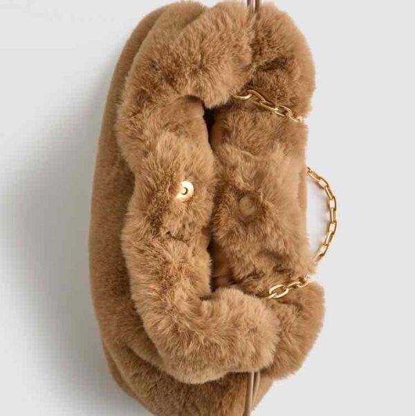 Сумочка-Торбинка Paula Echevarría Primark з еко-хутра мʼяка з ланцюжком беж