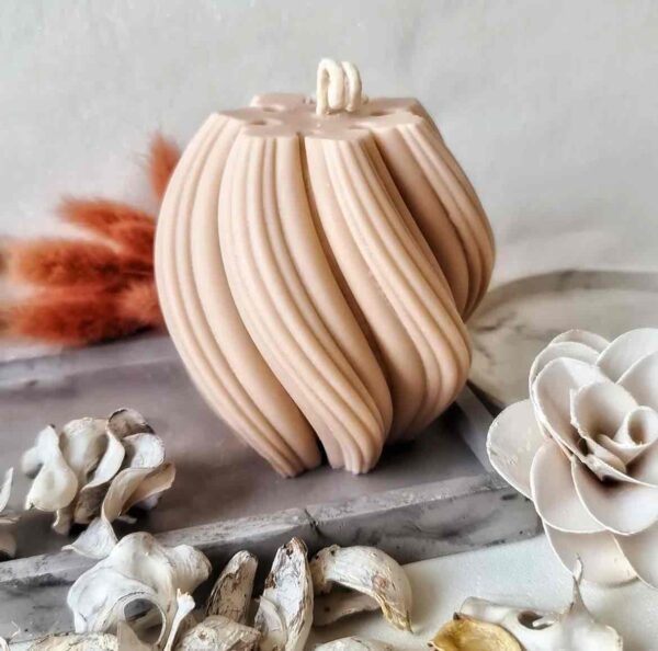 Свічка інтерʼєрна Solodka фігурна беж 225 г