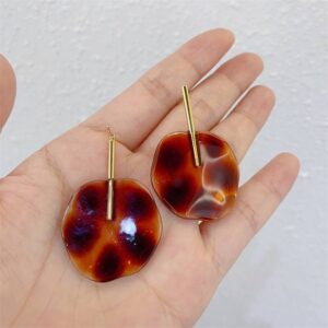 c5aa0d6d-c1e4-4ef0-9280-2d4c2561cb1f.jpg Сережки акрилові "Льодяники" червоно-коричневі (8078)