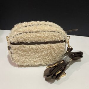 c6fc1b42-fc5b-4c06-ab48-da4b6f016cca.jpg Сумочка-Міні «Тедді» Primark овальна з ремінцем на замку