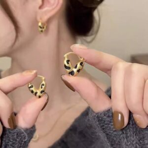 Сережки металеві "V-подібні" леопард золоті (10716)