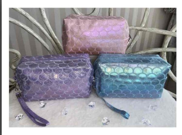 Косметичка об‘ємна блискуча «Луска»