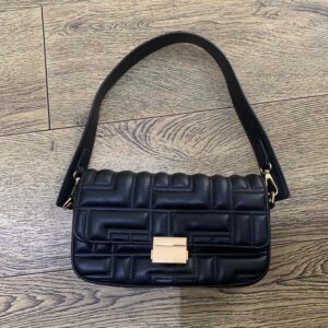 cd3f421c-f7b9-43e3-966d-b0aba8f58edd.jpg Сумочка-конверт Primark дута стьобана (лабіринт) з золотою пряжкою чорна