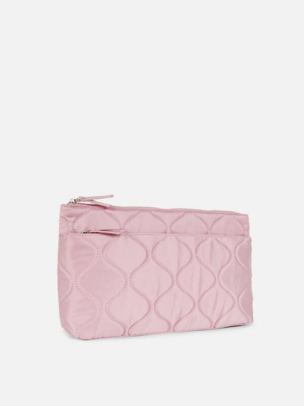 d0493e24-ff0a-4e64-9566-dee7df6f1b9d.jpg Косметичка-клатч Primark з зовнішньою кишенею стьобана нейлонова рожева